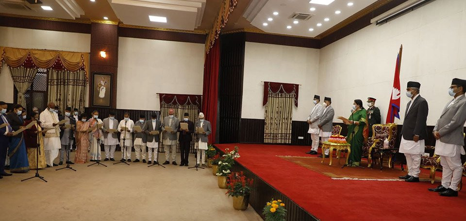 नवनियुक्त मन्त्रीहरुद्वारा शपथ ग्रहण