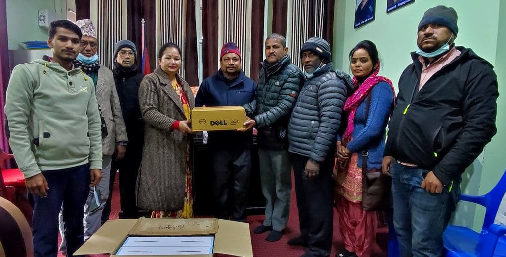 बेदकोटका दुई वडालाई कम्प्युटर हस्तान्तरण