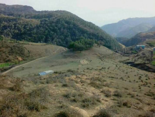 अठौति तथा खोपर्‍यासँग युद्धको रणनीतिका लागि स्वराड बैतडीका देवताहरुले सभा बसेको ठाउँ झौलेक