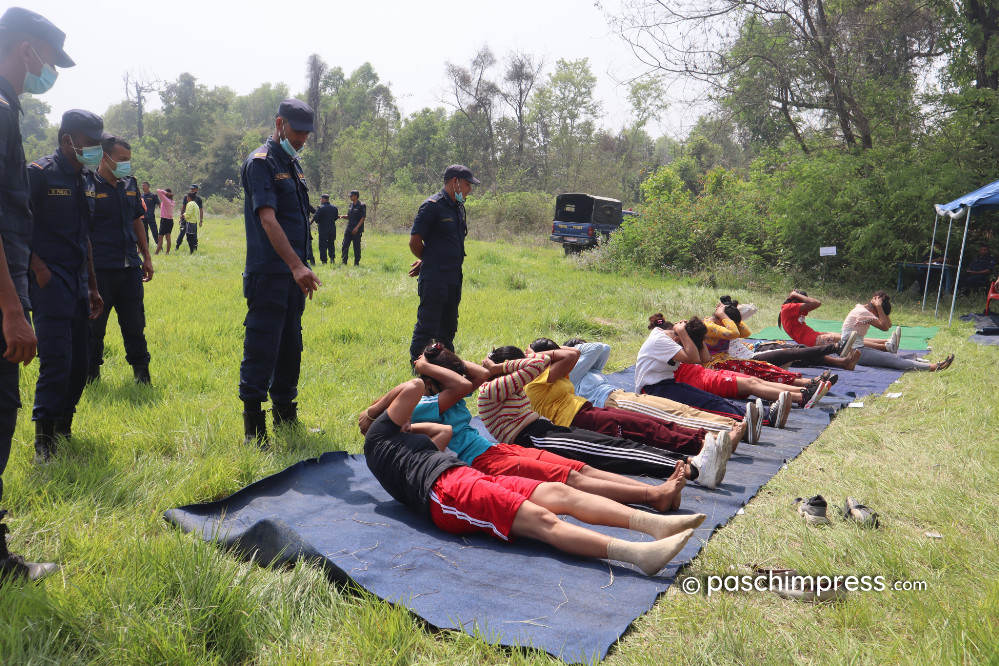 कञ्चनपुरमा यसरी हुदै छ  म्यादी भर्ना छनोट (तस्वीरहरु)