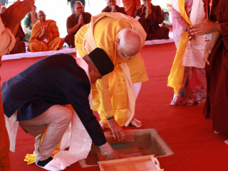 भारतीय प्रधानमन्त्री मोदीद्वारा पूजाआर्चना