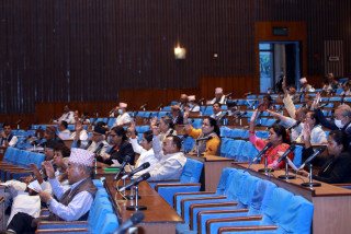 सांसदको प्रश्न: किसानले मल र जनताले  नागरिकता कहिले पाउँछन् ?