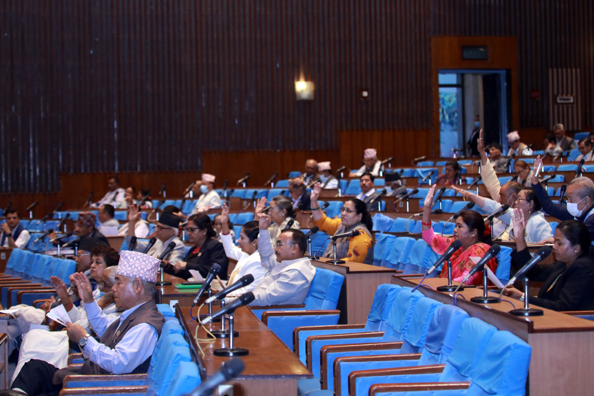 सांसदको प्रश्न: किसानले मल र जनताले  नागरिकता कहिले पाउँछन् ?