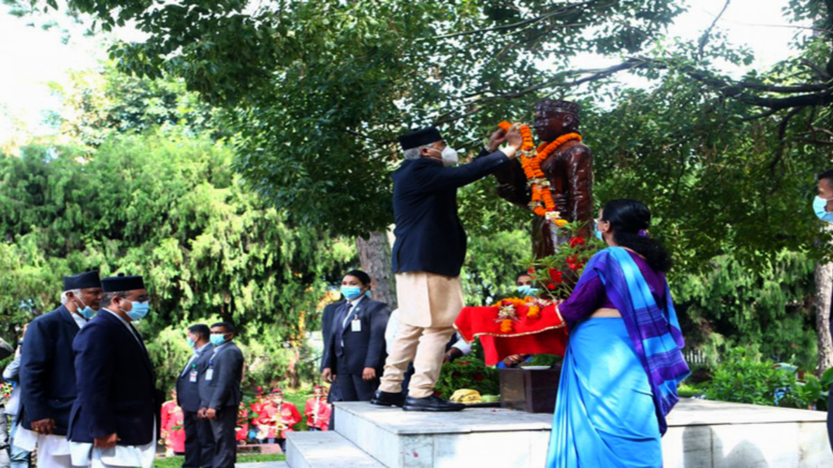 प्रधानमन्त्री देउवाले गरे भानुभक्त आचार्यको प्रतिमामा माल्यार्पण