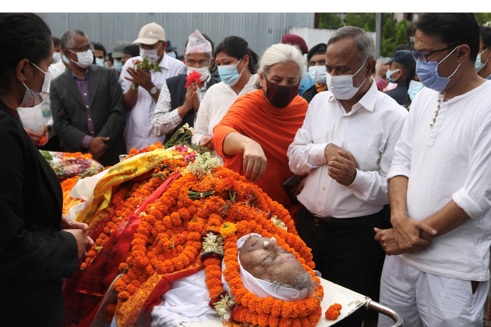प्रधानमन्त्री देउवाबाट गिरीप्रति श्रद्धाञ्जली