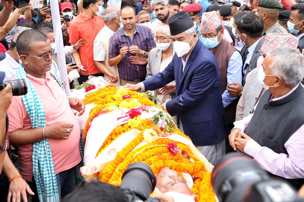 नेता गिरीको सम्मानमा कांग्रेसले तीन दिन पार्टीको झण्डा आधा झुकाउने