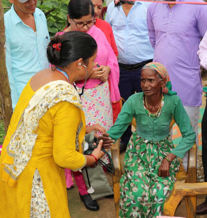 जेष्ठ नागरिकको  निःशुल्क स्वास्थ्य परिक्षण
