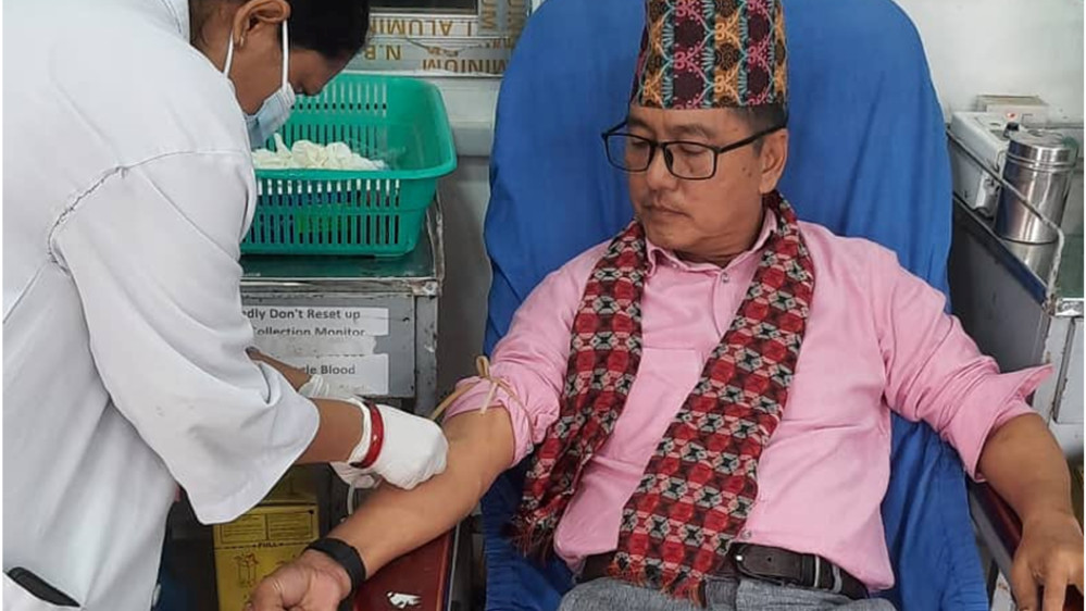 रक्तदान गरी मनाउनुभयो अध्यक्ष लिङ्देनले जन्मोत्सव