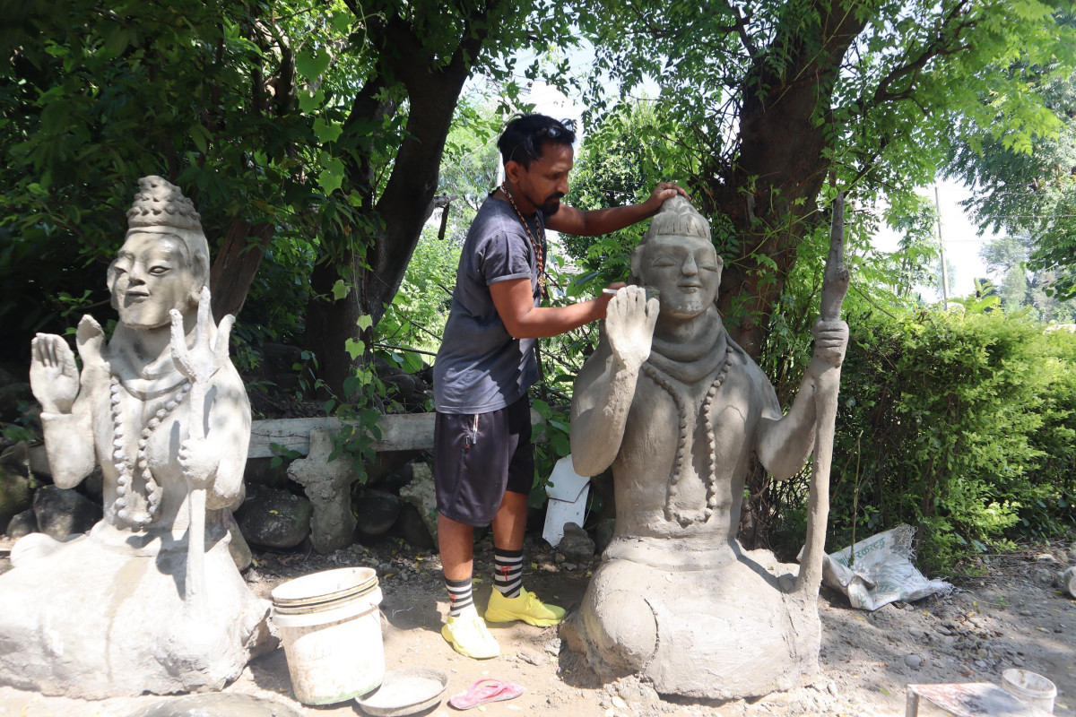 भगवान बनाउने मान्छे