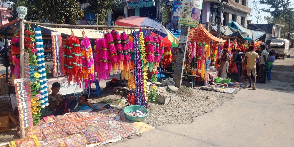 प्लाष्टिकका माला उपयोग नगर्न फ्यानको आग्रह 