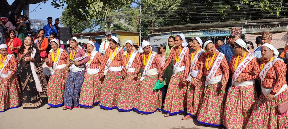 मौलिकता गुमाउँदै देउसी भैलो