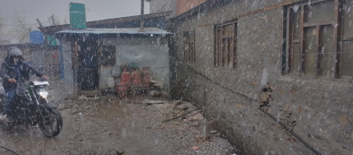 हुम्लामा हिमपात हुदा किसानहरु खुसी 