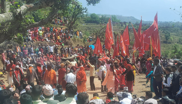 बैतडीमा तातेको पन्यु चाट्ने ‘धुनी’जात्रा सम्पन्न   