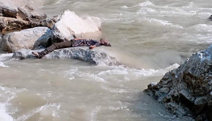महाकाली नदीमा एक पुरूषको शव फेला