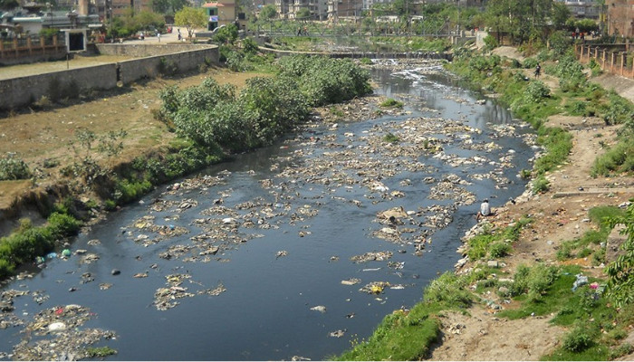 वाग्मती नदी किनारमा फोहर फाल्नेलाई जरिवाना