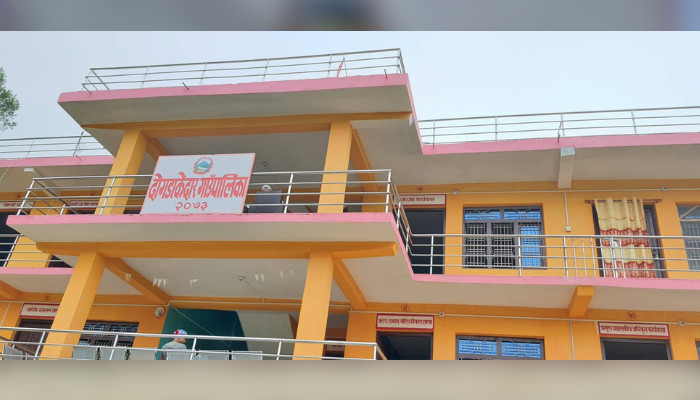 बैतडीको दोगडाकेदारमा स्वकीयलाई तलब तीन लाख , ऐनविपरीत बिस लाखको औषधी खरिद
