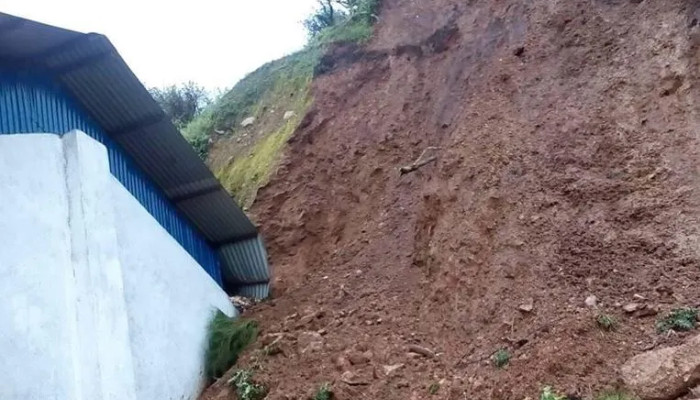 पहिरोले बैतडीको सिद्धेश्वर माविमा क्षति, पठनपाठन प्रभावित