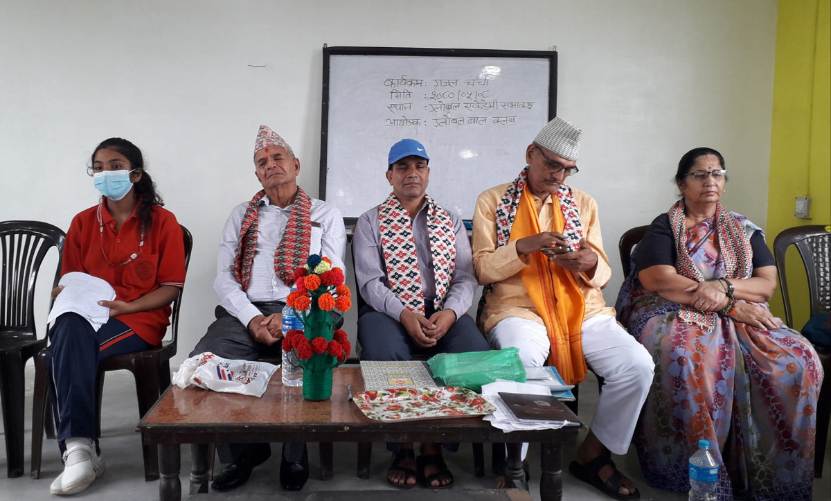 विद्यालयलाई साहित्यको केन्द्र बनाउने इच्छा छ : प्रधानाध्यापक ओझा