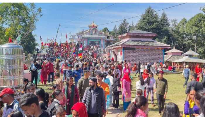 महाअष्टमी मेलामा उग्रतारा मन्दिरमा दर्शनार्थीको घुइँचो