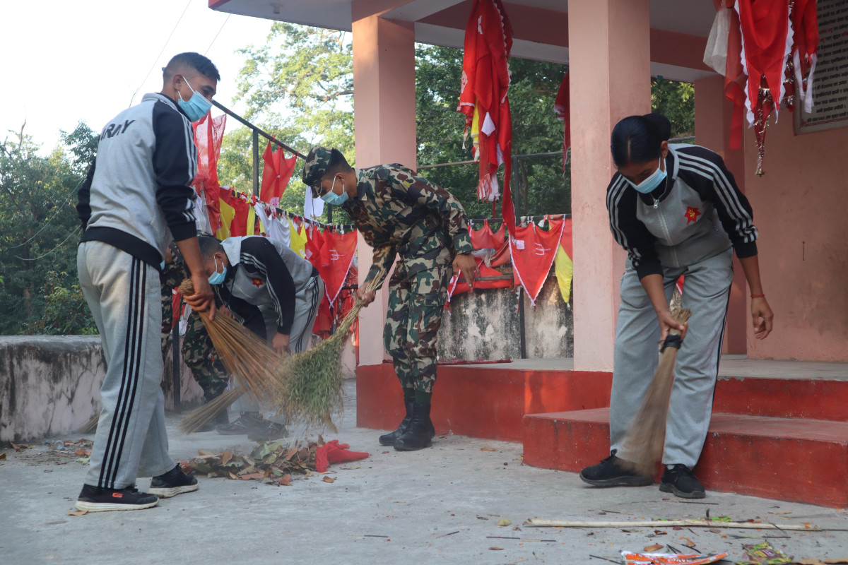 नेपाली सेनाद्वारा बैजनाथ धाम रौटेला मन्दिर परिसरमा सरसफाइ (तस्बिरहरू)