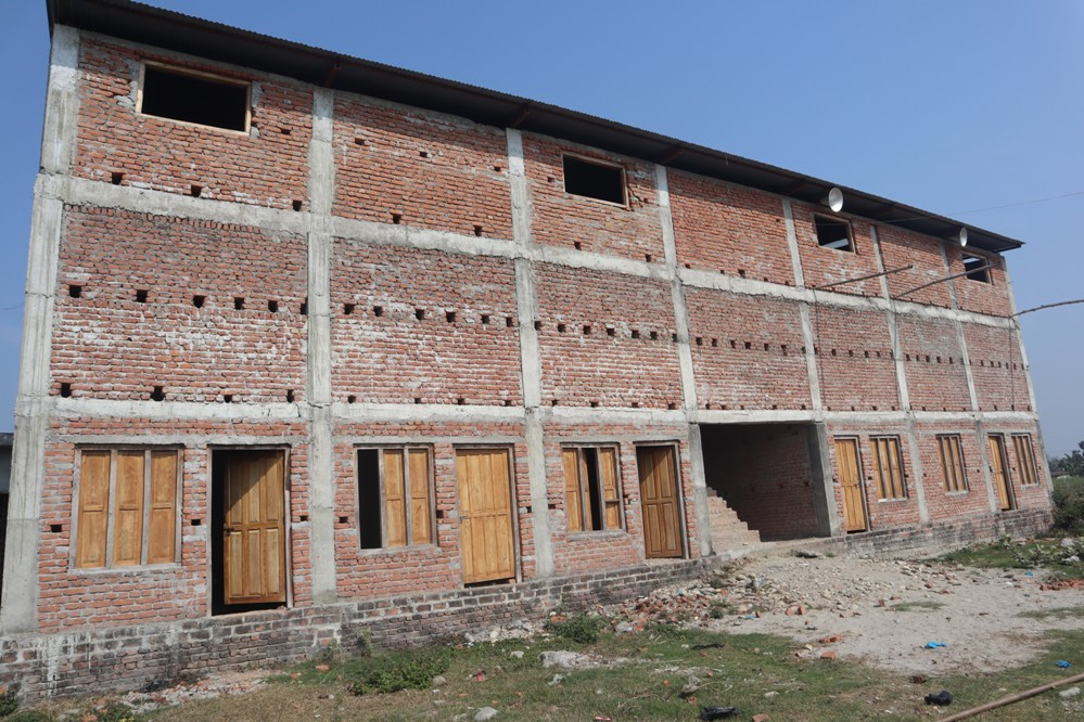 दोधारा चाँदनी कवर्डहल बजेट अभावले निमार्ण अधुरै