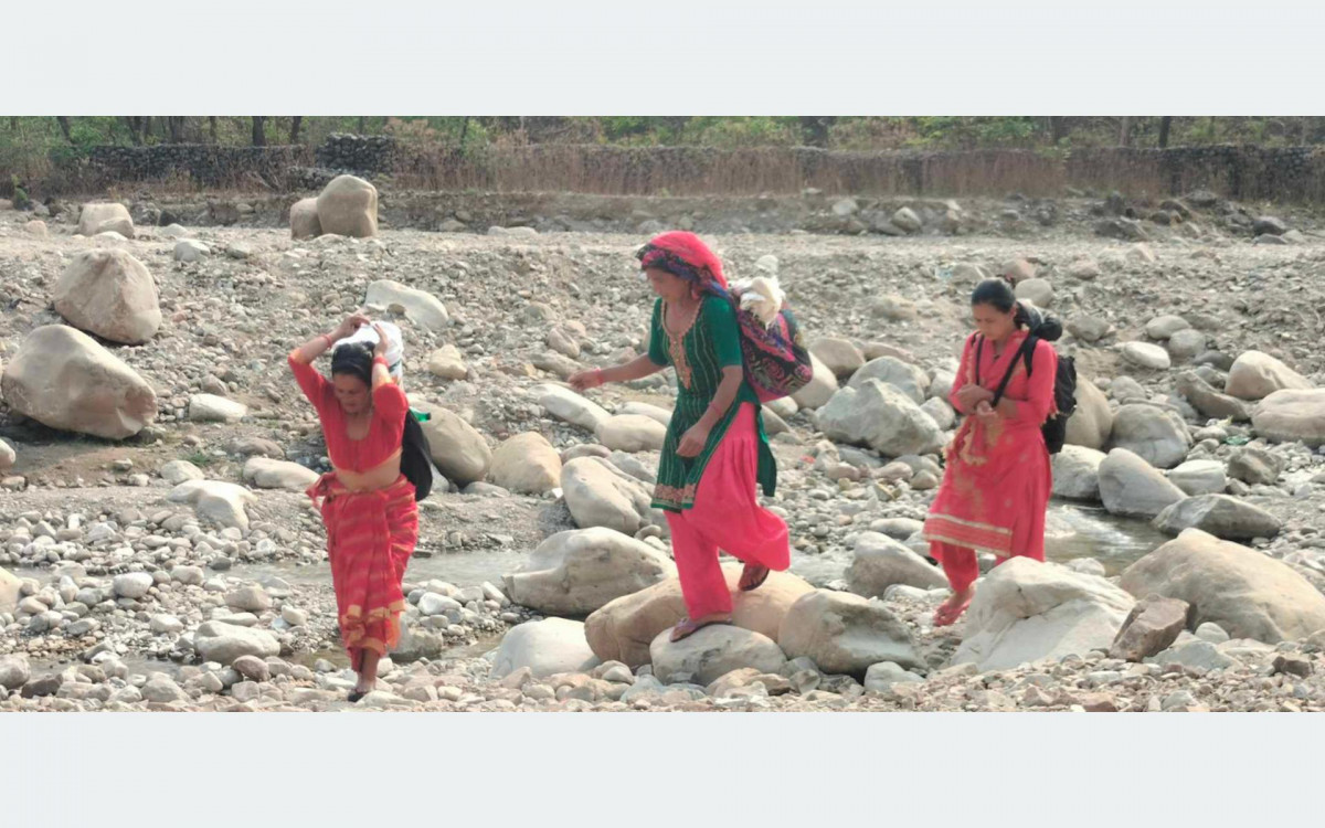 कुलुम बेच्न छ घण्टा पैदलयात्रा