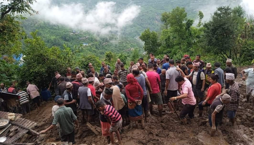 पहिरोमा पुरिएर आठ महिनाकी बालिकासहित एकै परिवारका पाँच जनाको मृत्यु