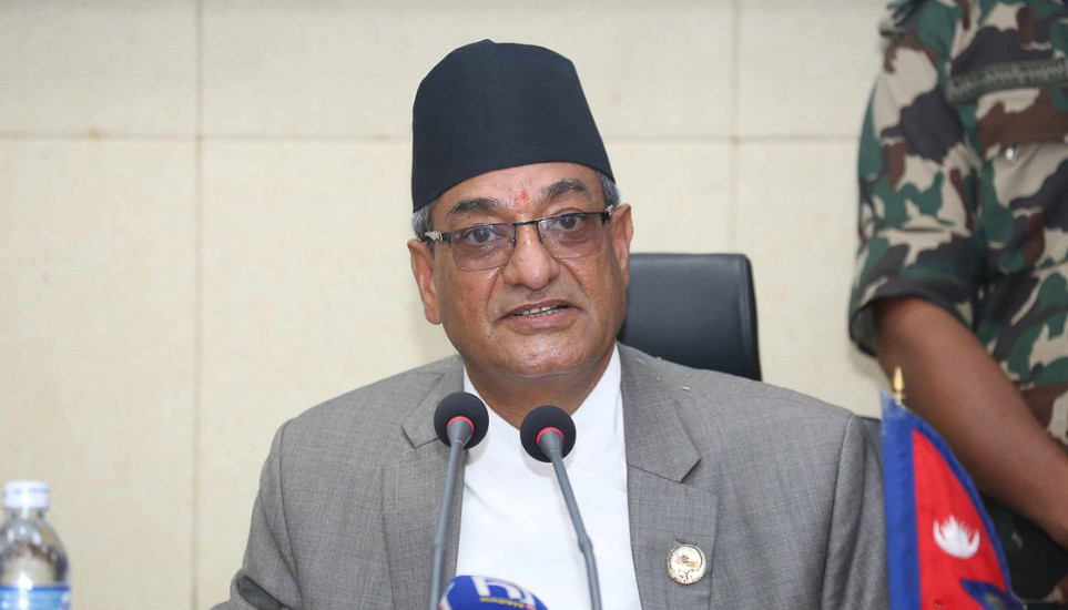 २० जना जेनजेड युवा मार्ने गृहमन्त्री रमेश लेखकको घरमा आगजनी