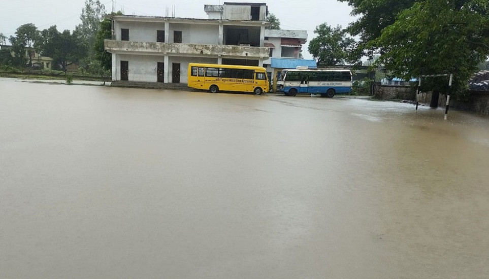 लगातारको वर्षाले कैलालीका सयभन्दा बढी घर डुबानमा