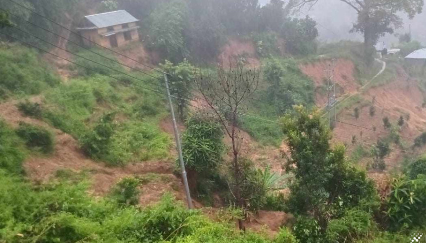 काभ्रेको बल्थलीमा पहिरोले गाउँ नै बगायो, ४ जना बेपत्ता