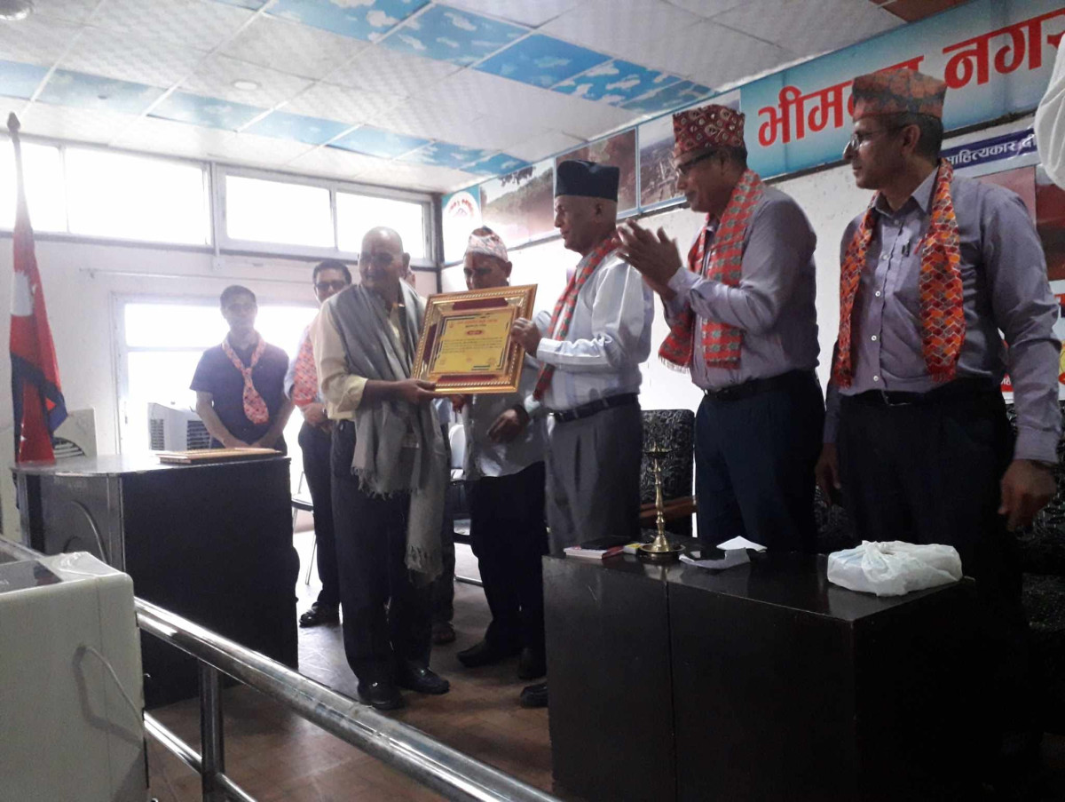 दीर्घबहादुर चन्दद्वारा लिखित दुईवटा पुस्तक लघुकविता विधा लोकार्पण